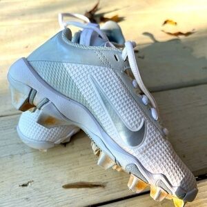 Nike Fastflex white cleats, Sz 12C. Preowned. EUC.